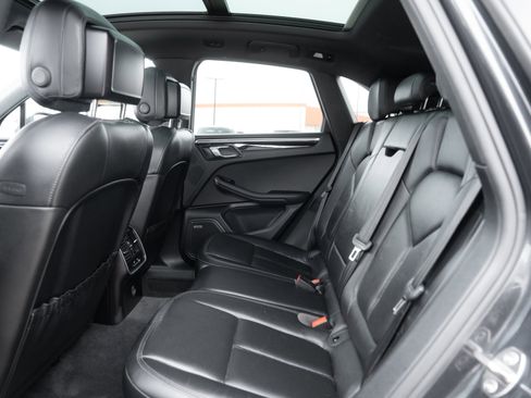 Used 2018 Porsche Macan S image 26