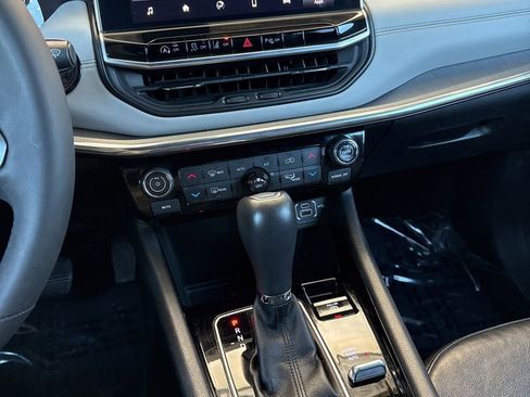 Used 2023 Jeep Compass Limited w/ Sun and Sound Group image 17