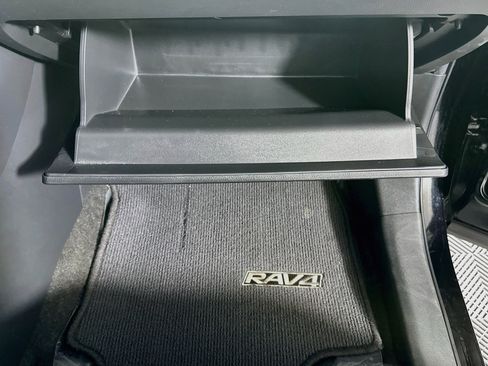 Used 2023 Toyota RAV4 XLE Premium FWD image 32