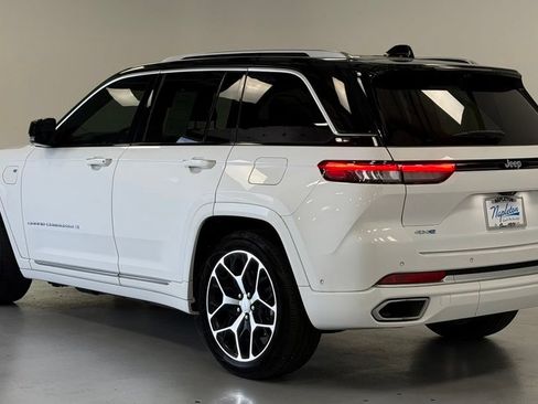 Used 2022 Jeep Grand Cherokee Summit AWD/4WD image 4