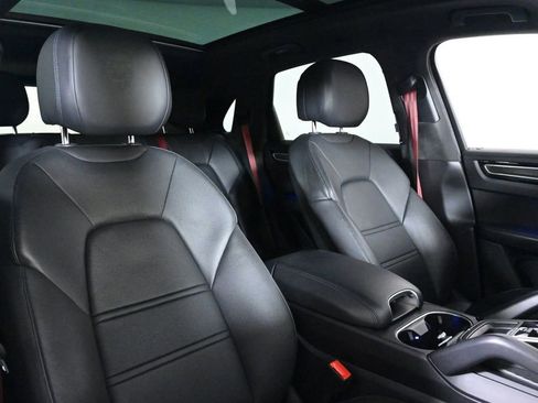 Certified 2023 Porsche Cayenne GTS AWD/4WD image 18