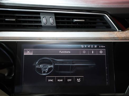 Used 2019 Audi e-tron Premium Plus AWD/4WD image 18
