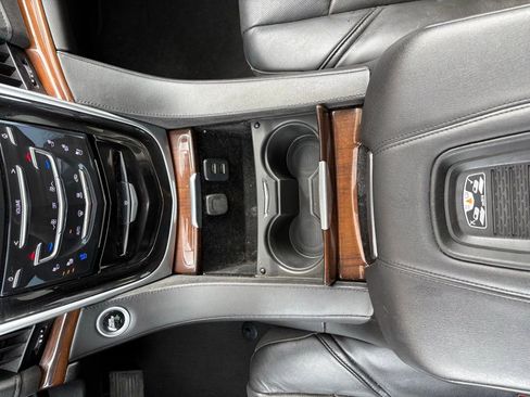 Used 2020 Cadillac Escalade Premium Luxury image 40