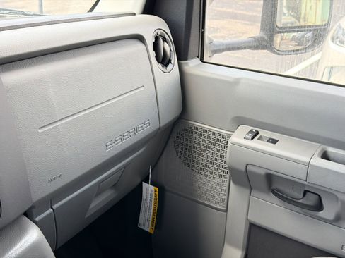 New 2026 Ford E-450 and Econoline 450 Super Duty w/ Driver's Safety Package RWD image 22