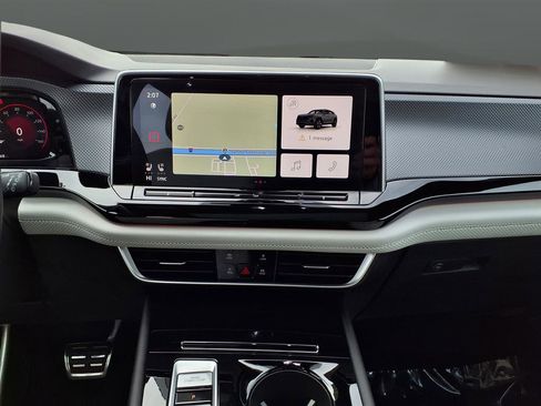 Used 2025 Volkswagen Atlas Cross Sport SEL Premium R-Line image 22