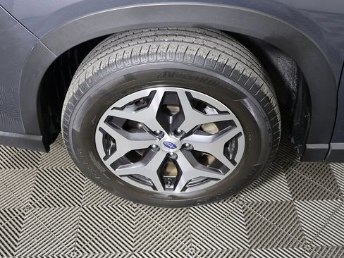 Used 2023 Subaru Forester Premium image 18