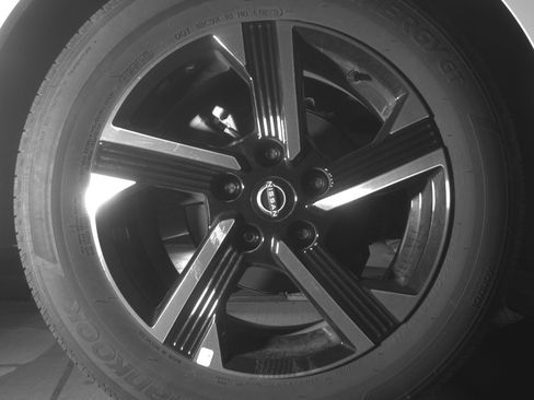 Used 2025 Nissan Sentra SV FWD image 15