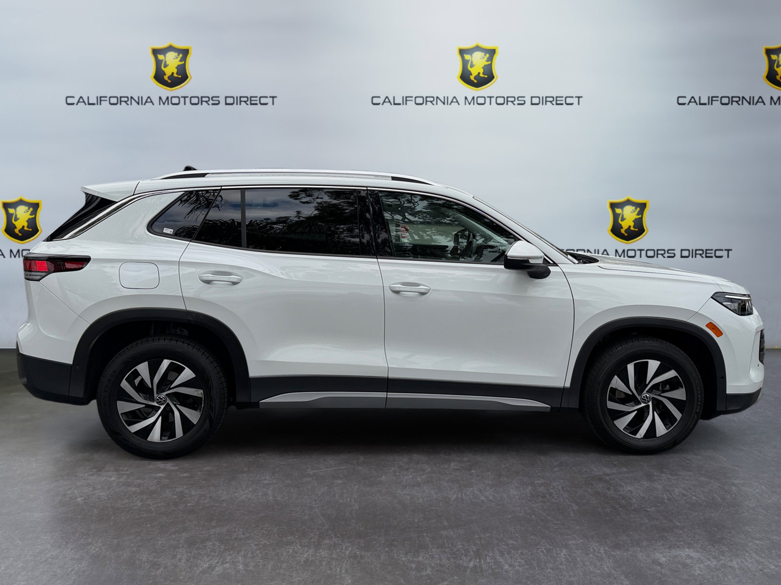 Used 2025 Volkswagen Tiguan S FWD image 6