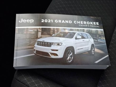 Used 2021 Jeep Grand Cherokee Laredo image 26