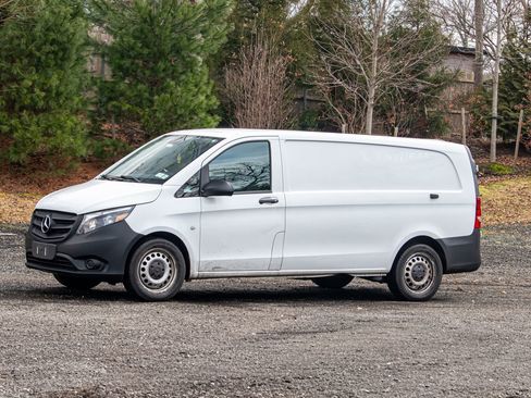 Used 2018 Mercedes-Benz Metris image 3