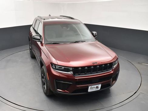 New 2026 Jeep Grand Cherokee Altitude image 13