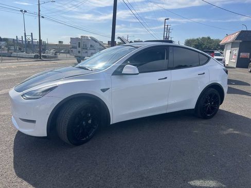 Used 2021 Tesla Model Y Long Range AWD/4WD image 3