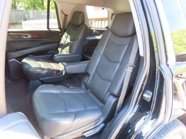 Used 2019 Cadillac Escalade Luxury AWD/4WD image 16