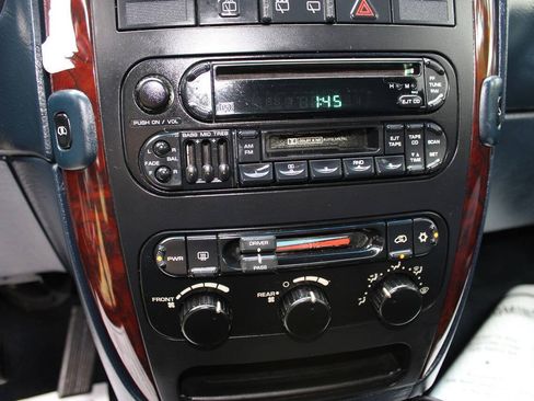 Used 2001 Chrysler Town & Country LX FWD image 22