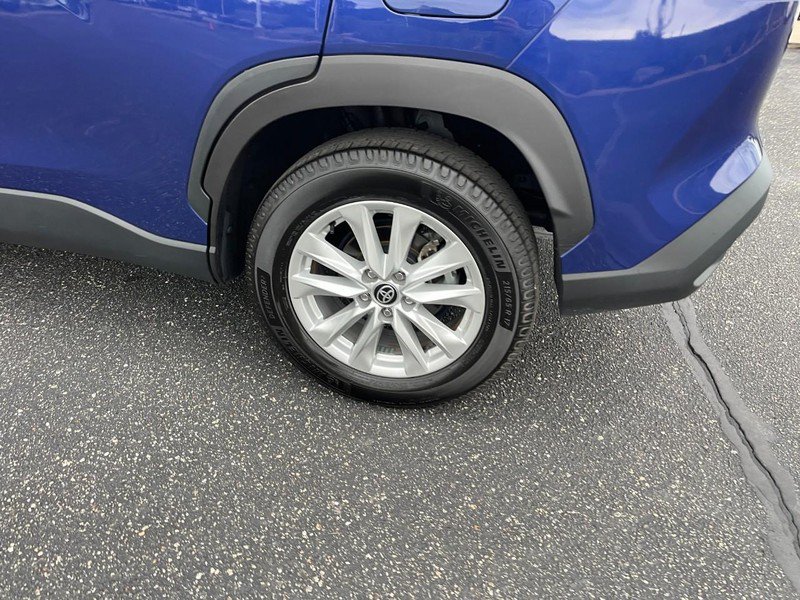 Used 2023 Toyota Corolla Cross LE w/ Moonroof Package FWD image 5