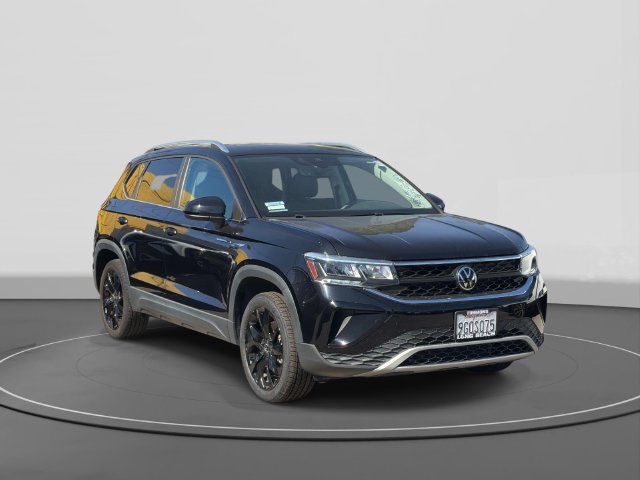Certified 2023 Volkswagen Taos SE w/ Panoramic Sunroof Package FWD image 1