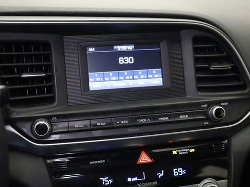 Used 2020 Hyundai Elantra SE w/ Cargo Package (C1) image 17