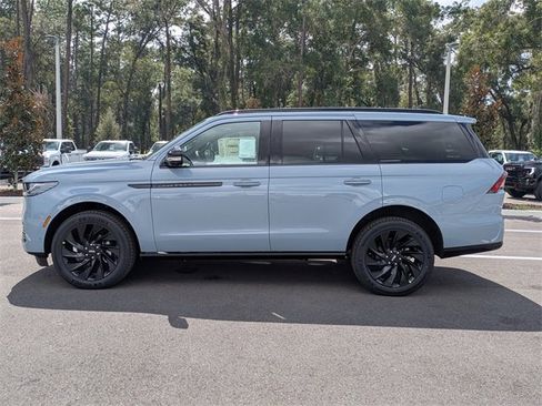 New 2025 Lincoln Navigator Reserve w/ Jet Appearance Package image 7