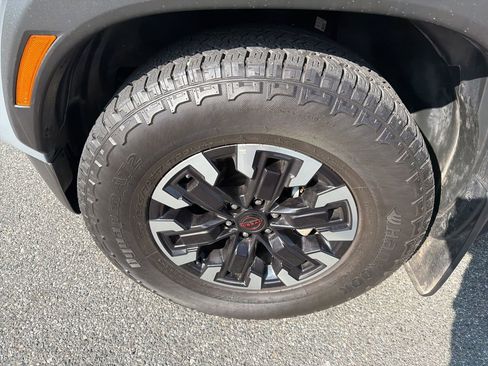 Used 2024 Nissan Frontier Pro-X w/ Technology Package image 11