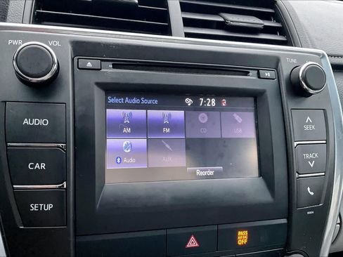 Used 2017 Toyota Camry LE FWD image 31