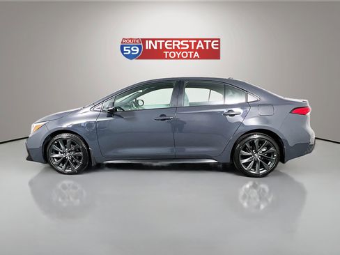 Certified 2025 Toyota Corolla SE FWD image 4