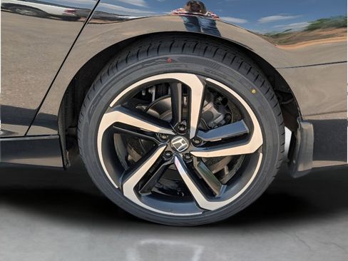 Used 2020 Honda Accord Sport image 3