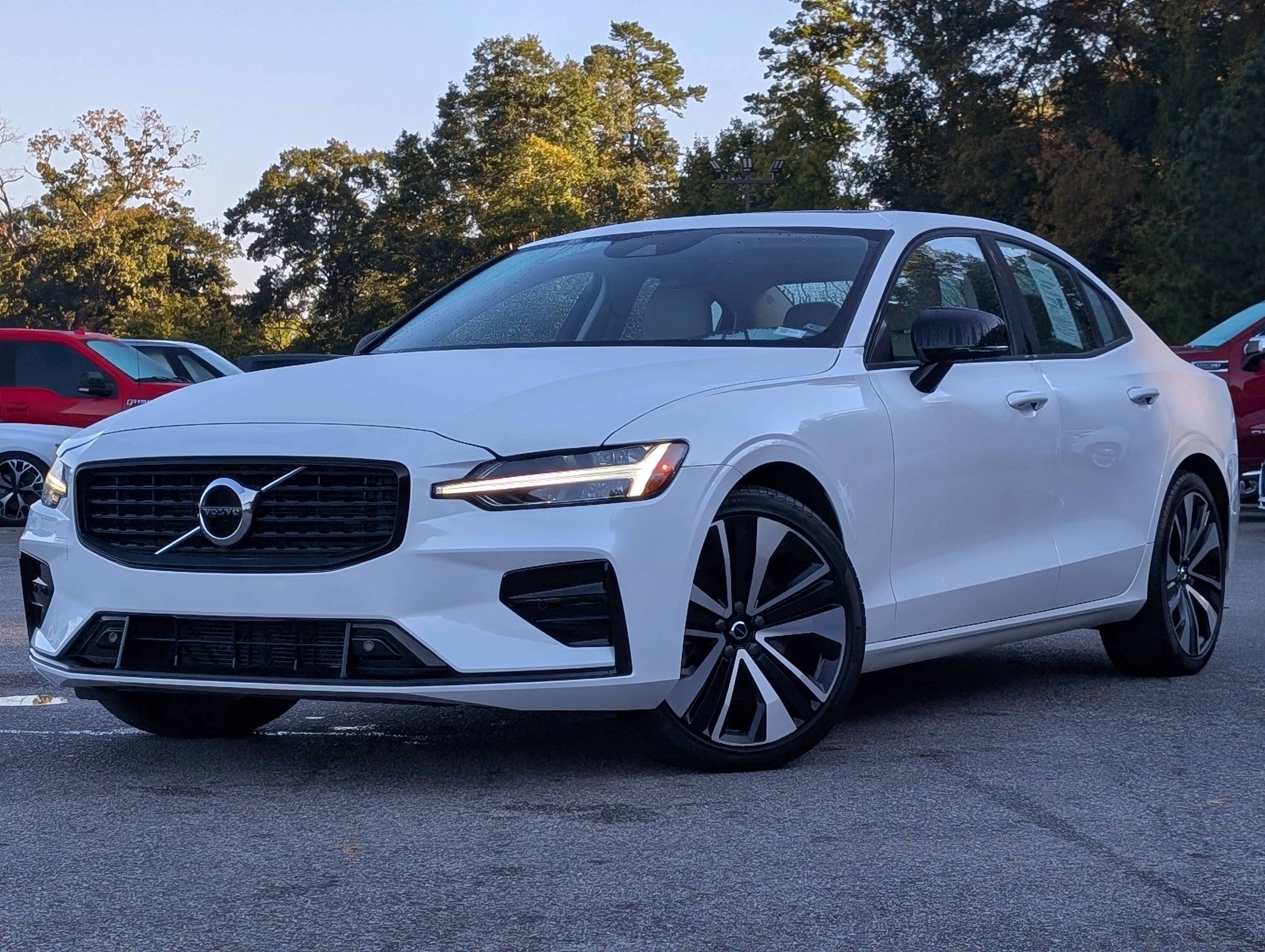 Used 2022 Volvo S60 B5 Momentum AWD/4WD image 4
