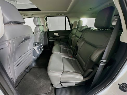 Used 2025 Ford Expedition Active image 29