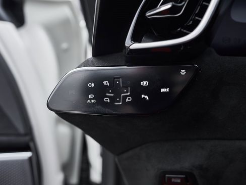 Used 2024 Ferrari Roma Spider image 47