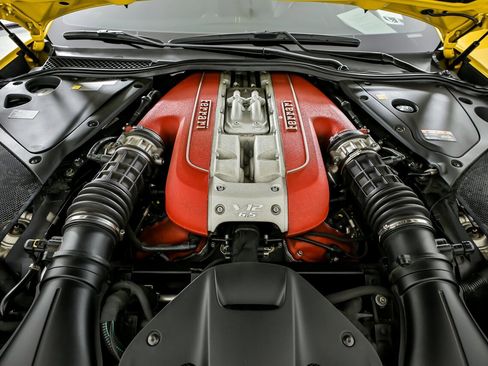 Used 2019 Ferrari 812 Superfast RWD image 17