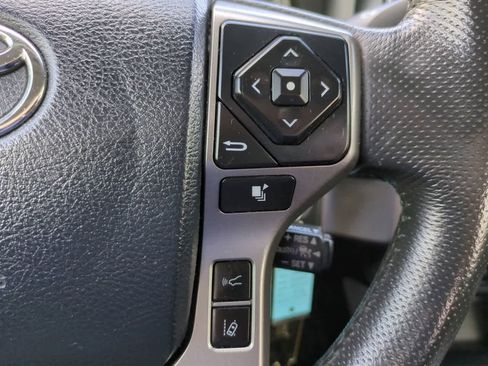 Certified 2020 Toyota Tacoma SR5 AWD/4WD image 25