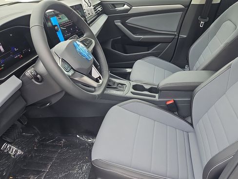 New 2026 Volkswagen Jetta SE FWD image 17