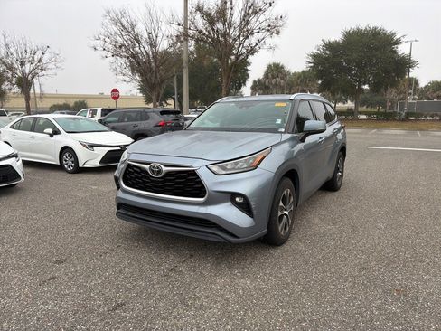 Used 2020 Toyota Highlander XLE image 1