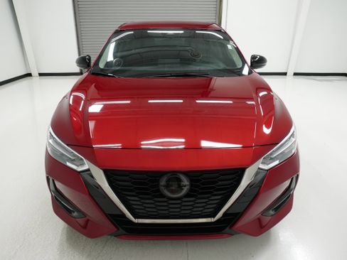 Used 2021 Nissan Sentra SR image 2