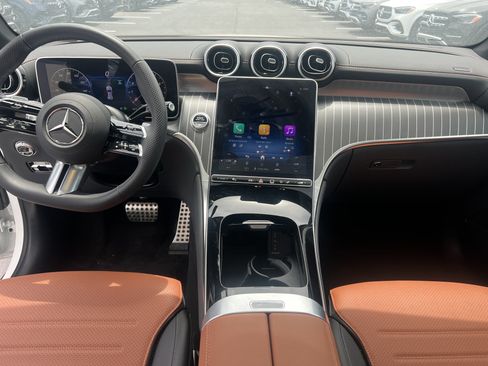 Used 2025 Mercedes-Benz GLC 300 4MATIC image 30