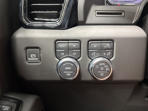 Used 2025 GMC Sierra 2500 AT4 w/ AT4 Preferred Package image 43