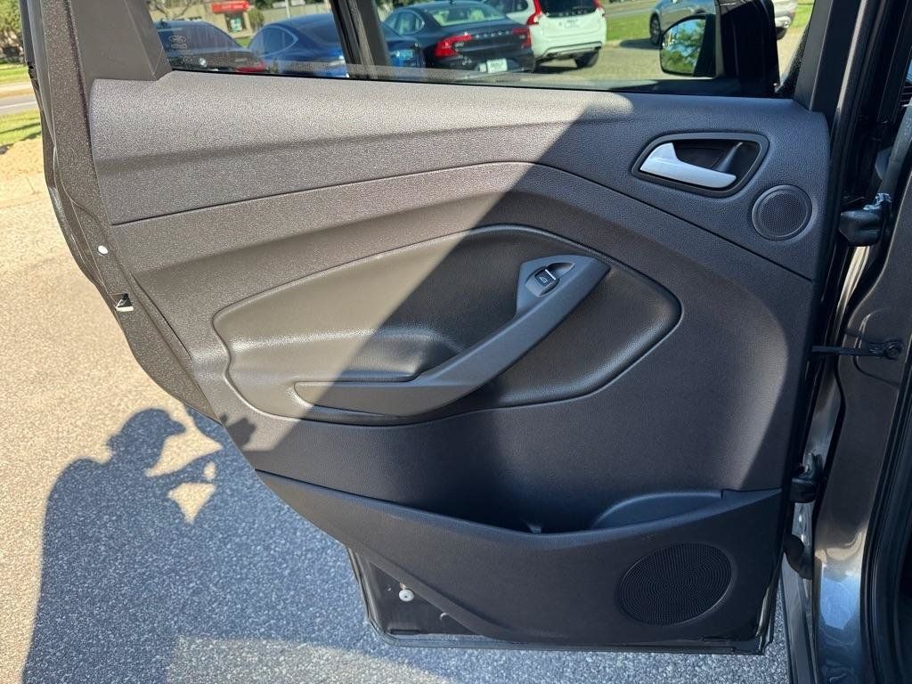 Used 2016 Ford Escape Titanium AWD/4WD image 19