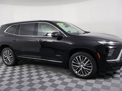 Certified 2025 Buick Enclave Avenir image 39