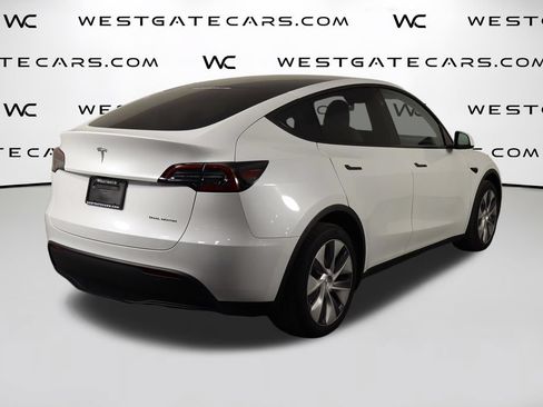 Used 2024 Tesla Model Y Long Range AWD/4WD image 45