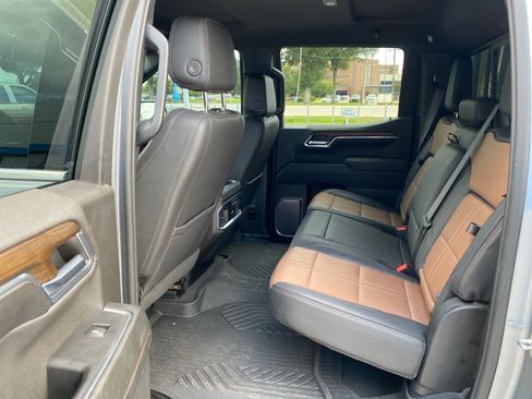 Used 2024 Chevrolet Silverado 1500 High Country AWD/4WD image 17