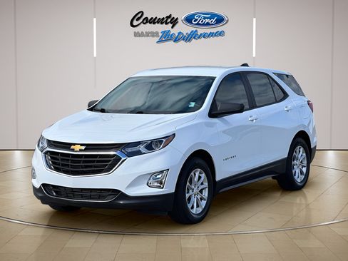 Used 2020 Chevrolet Equinox LS FWD image 2