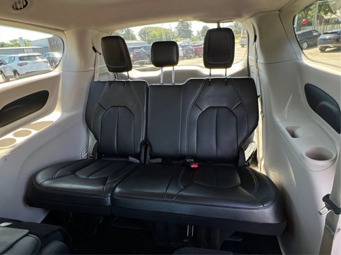 Used 2024 Chrysler Pacifica Limited FWD image 48