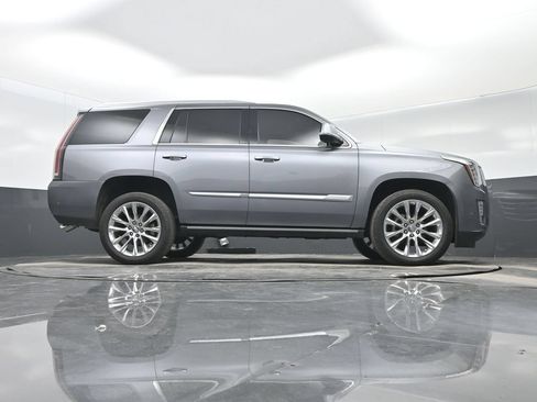 Used 2019 Cadillac Escalade Premium Luxury RWD image 31