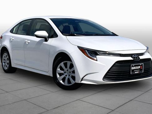 Used 2023 Toyota Corolla LE FWD image 3