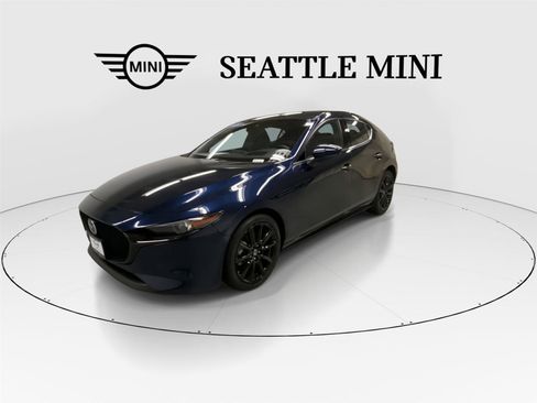 Used 2020 MAZDA MAZDA3 AWD Hatchback w/ Premium Pkg image 4