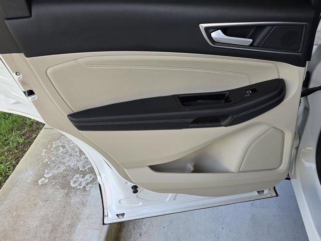 Used 2020 Ford Edge Titanium FWD image 38
