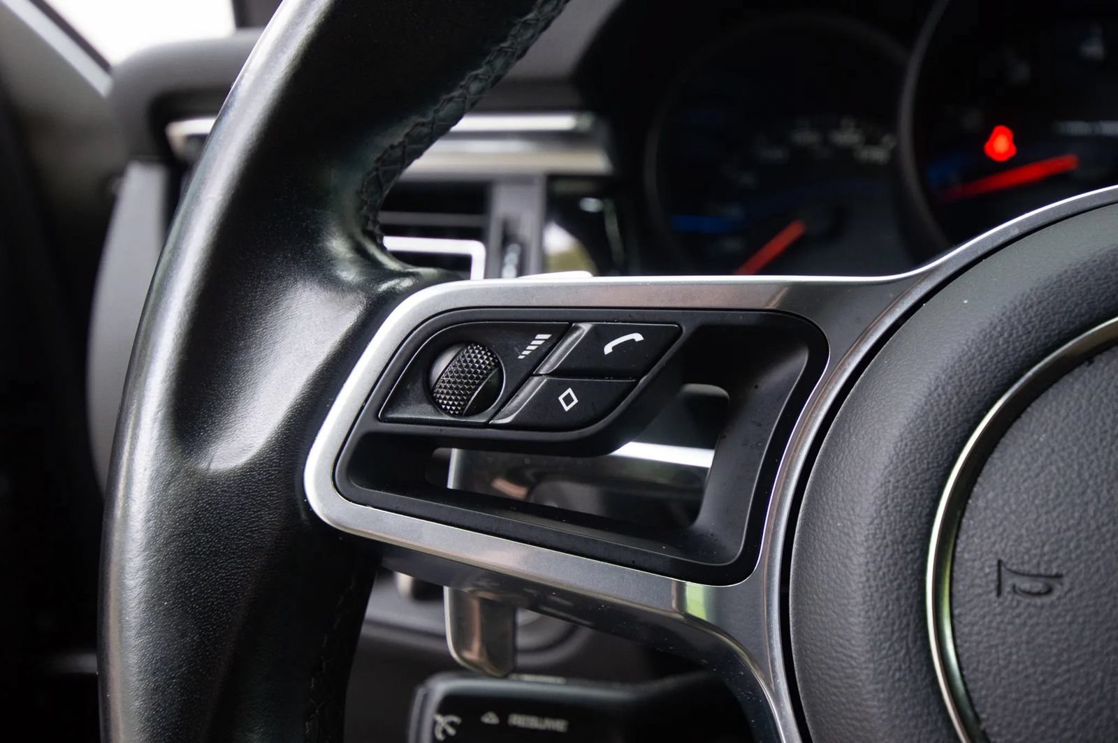 Used 2021 Porsche Macan w/ Premium Package Plus AWD/4WD image 49