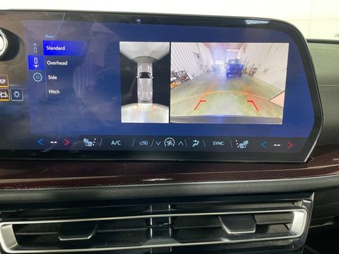 Used 2025 Chevrolet Traverse Z71 w/ Enhanced Driving Package AWD/4WD image 16