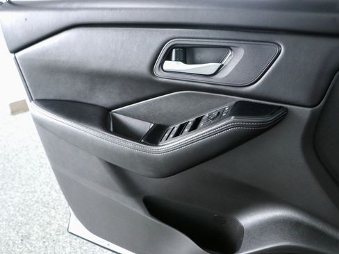 Used 2024 Nissan Rogue SV FWD image 21