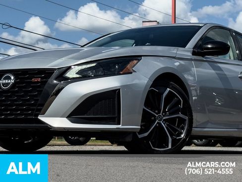 Used 2024 Nissan Altima 2.5 SR FWD image 9